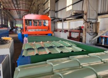 Double decker profiles roll forming machine