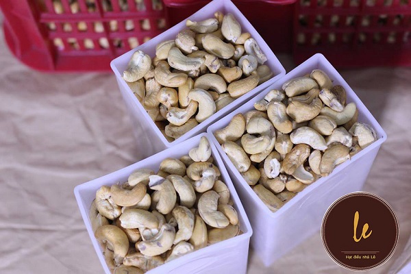 Salt-free roasted cashew kernels