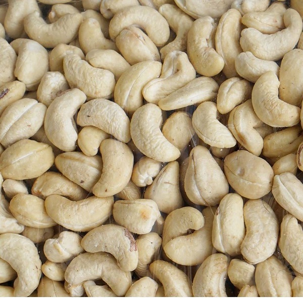 Raw cashew kernels
